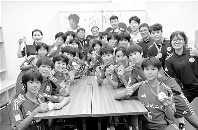 华体会体育官网app-校园里的“铿锵玫瑰”