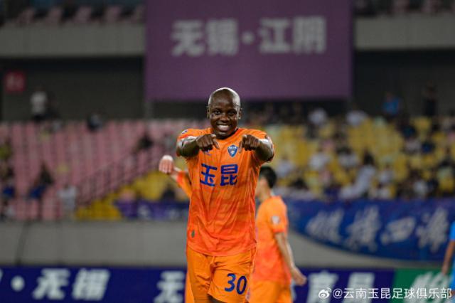 华体在线登录官网-越老越生猛谁也挡不住！ 穆谢奎上演冲超帽子戏法