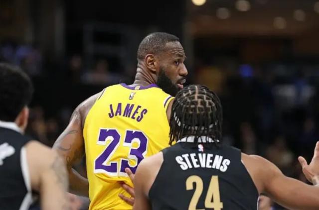 hth华体育app官网登录-勇士体系独一无二不因库里？詹姆斯告诉你谁是关键