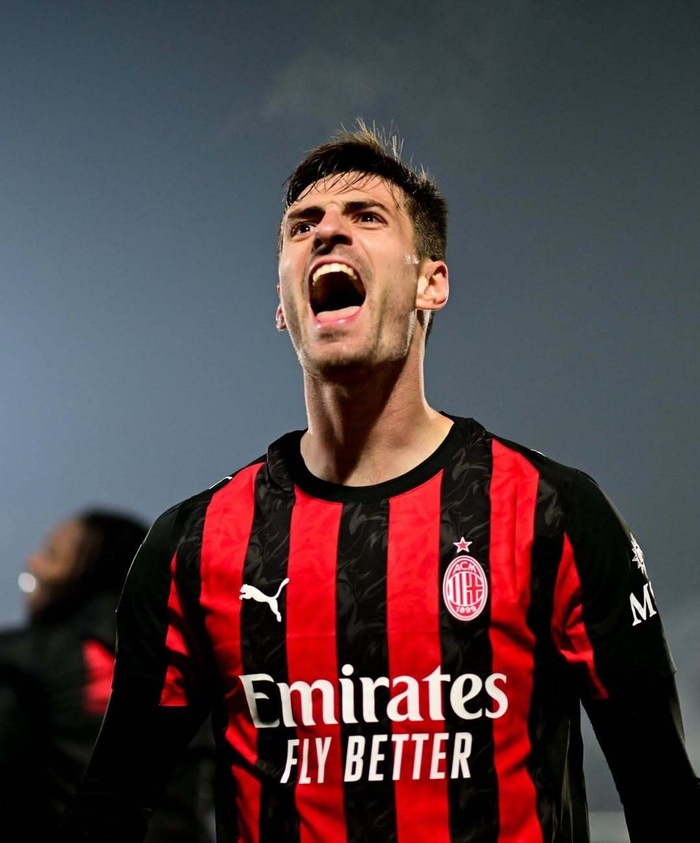 加比亚鼓励米兰队友团结超越困难|AC米兰|达科·加比|加油男孩_新浪体育_新浪新闻