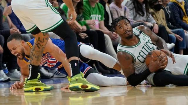 华体在线登录官网-压伤库里飞踹汤普森 勇凯之战斯玛特两演争议动作